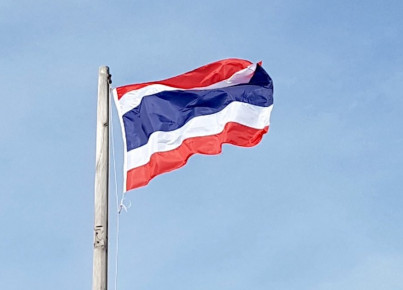 bandiera-thailandia-sventola-1024x656-1